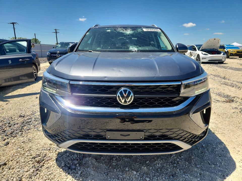 Продажа на аукционе авто 2022 Volkswagen Taos, vin: 3VVWX7B25NM042036, номер лота: 52594266