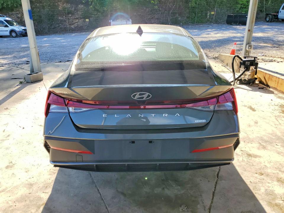 2025 Hyundai Elantra Hybrid მანქანა იყიდება აუქციონზე, vin: KMHLM4DJ4SU137249, აუქციონის ნომერი: 52043526