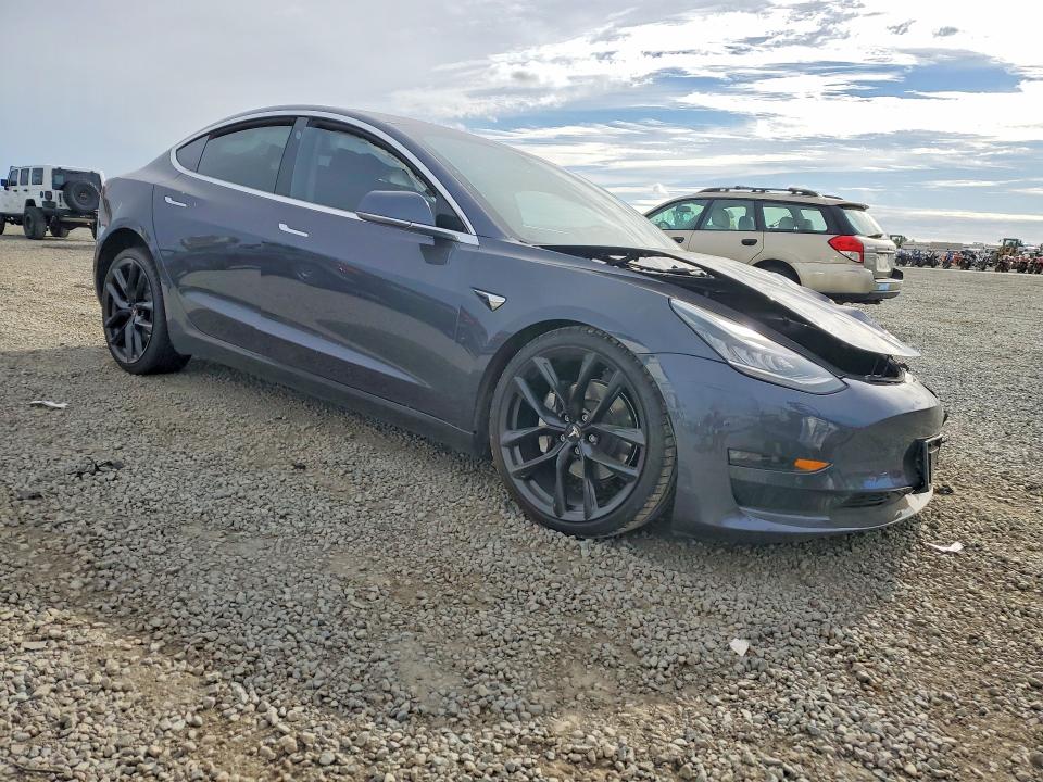 Продажа на аукционе авто 2018 Tesla Model 3, vin: 5YJ3E1EA1JF047692, номер лота: 52395106