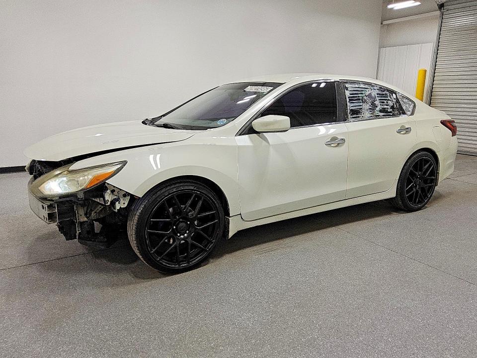 Продажа на аукционе авто 2018 Nissan Altima, vin: 1N4AL3AP4JC220711, номер лота: 52927496
