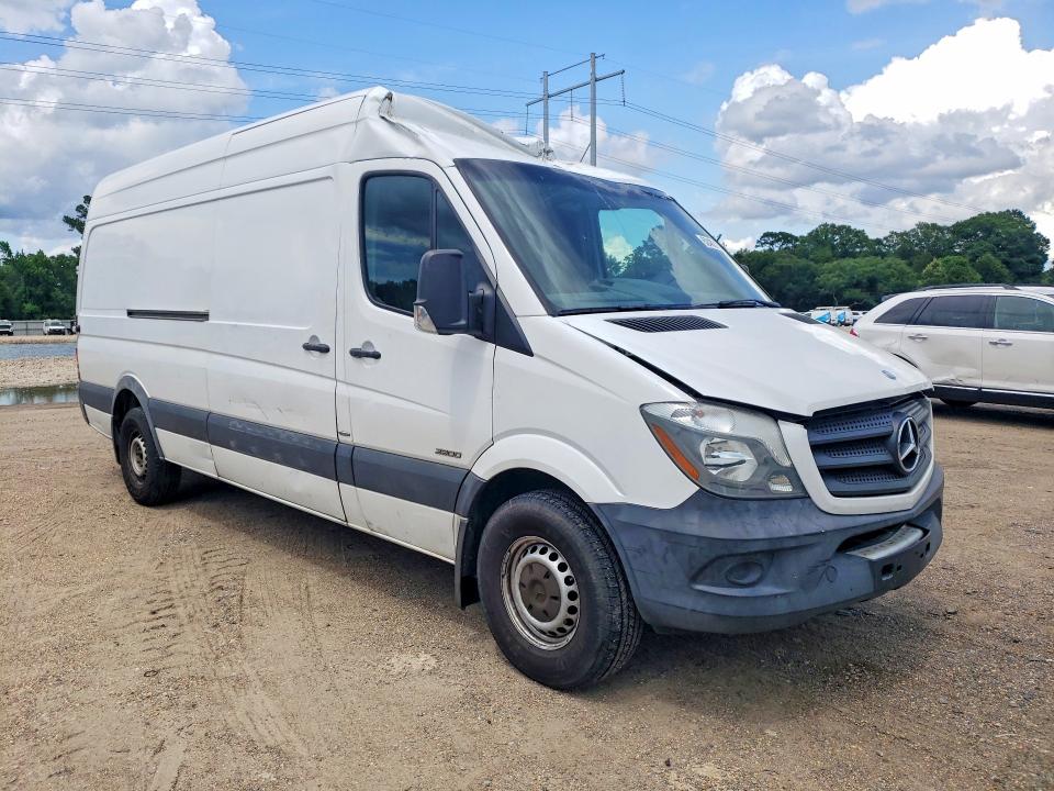 52482106 :رقم المزاد ، WD3PE8DC8F5981560 vin ، 2015 Mercedes Benz Sprinter مزاد بيع