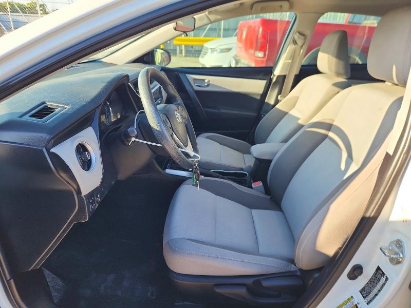 52185256 :رقم المزاد ، 5YFBURHE0JP749826 vin ، 2018 Toyota Corolla مزاد بيع