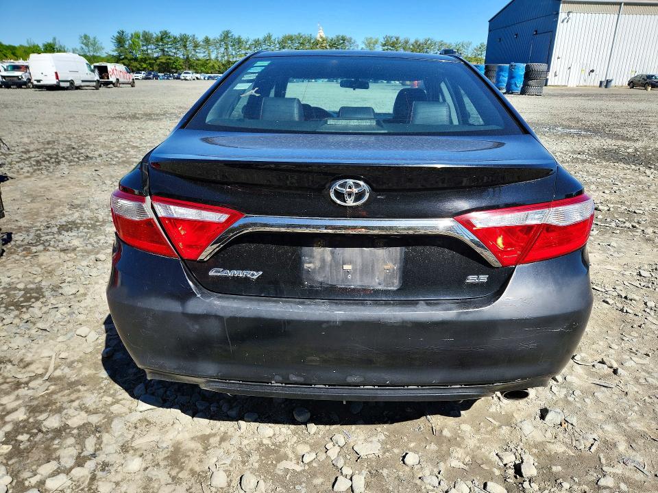52699406 :رقم المزاد ، 4T1BF1FK3FU067680 vin ، 2015 Toyt Camry مزاد بيع