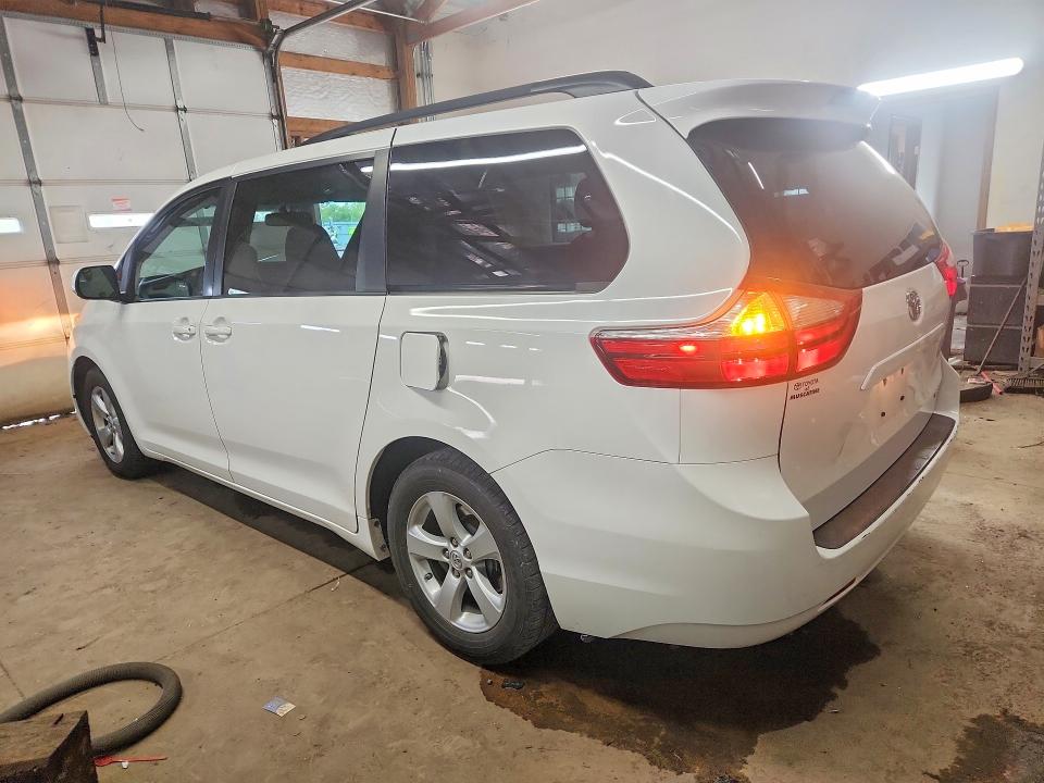 52029746 :رقم المزاد ، 5TDKK3DC1FS677248 vin ، 2015 Toyota Sienna مزاد بيع
