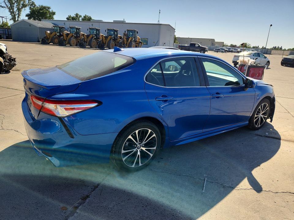 53217926 :رقم المزاد ، 4T1B11HKXKU219203 vin ، 2019 Toyota Camry مزاد بيع