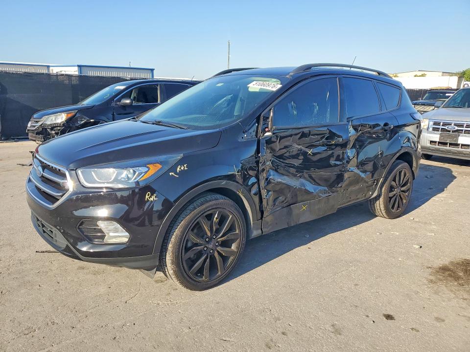 Продаж на аукціоні авто 2018 Ford Escape, vin: 1FMCU0GD1JUD15213, номер лоту: 51060976
