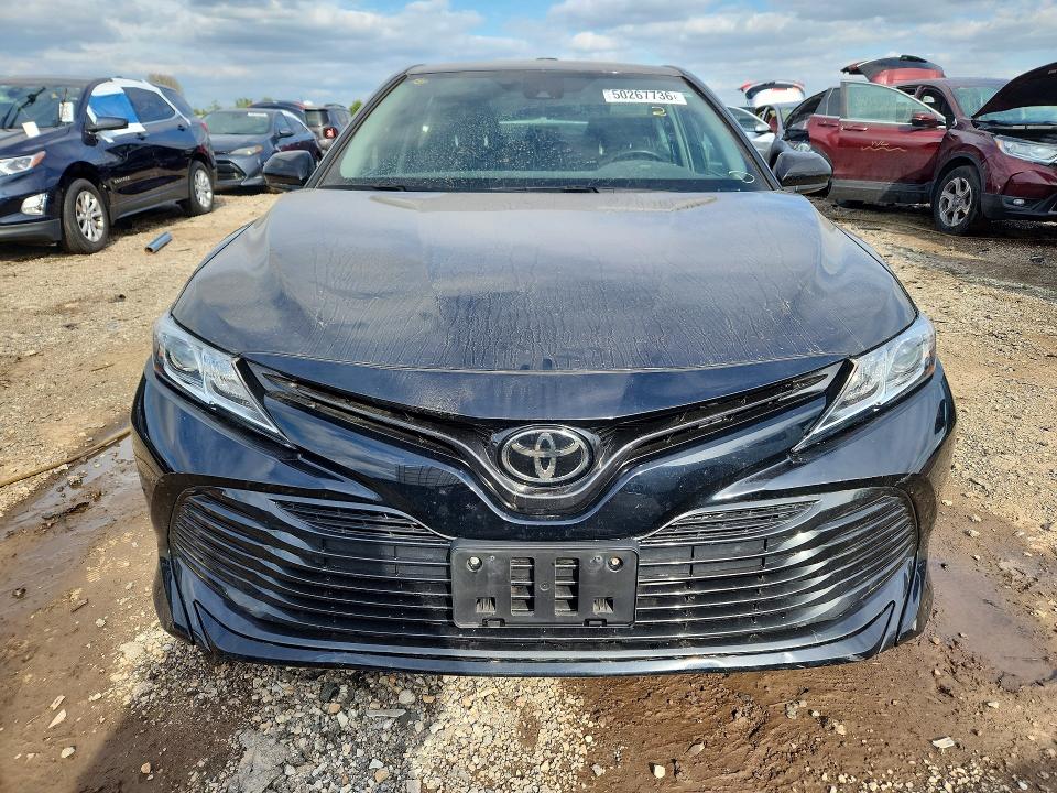 50267736 :رقم المزاد ، 4T1C11AK4LU381859 vin ، 2020 Toyota Camry مزاد بيع