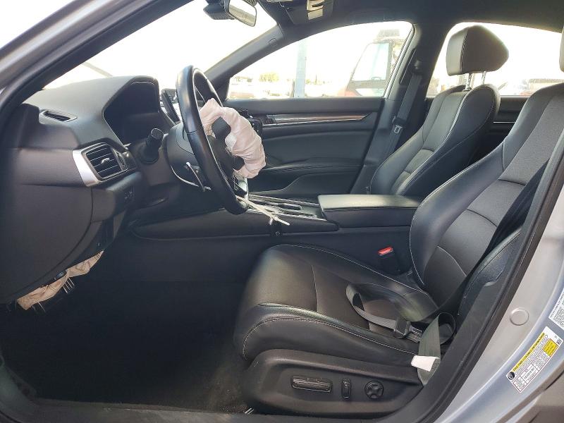 55615896 :رقم المزاد ، 1HGCV1F3XJA252535 vin ، 2018 Honda Accord مزاد بيع