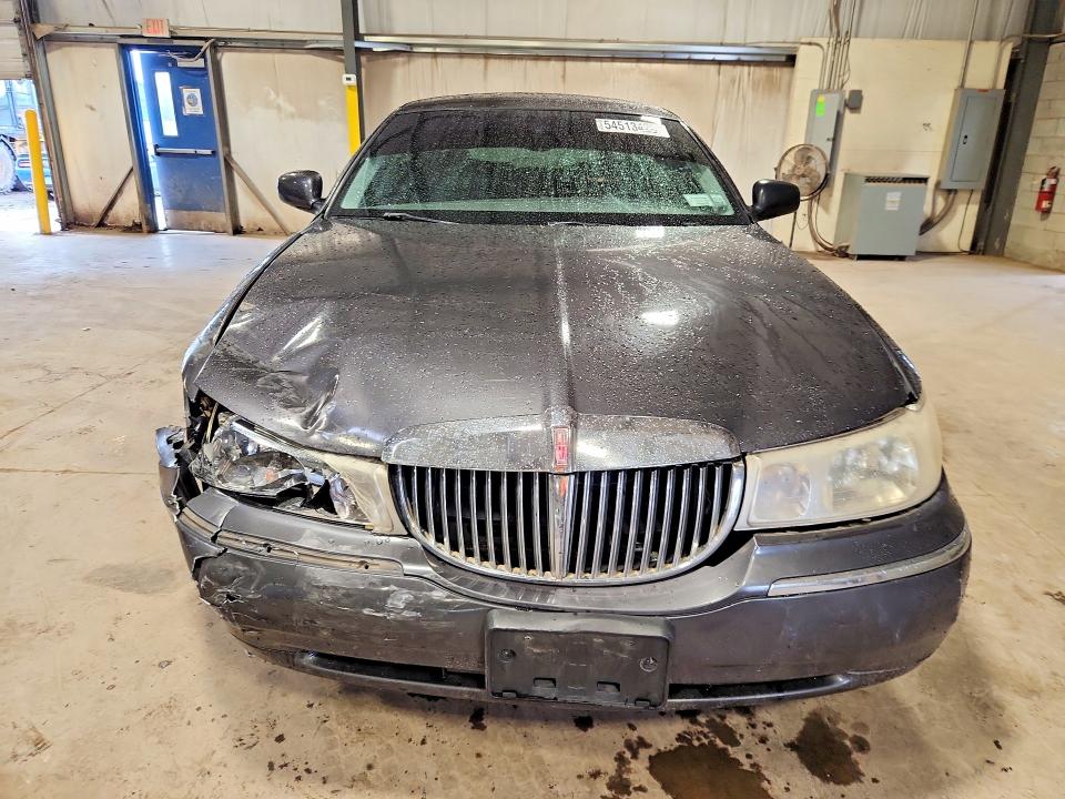 54513426 :رقم المزاد ، 1LNHM82W8YY857876 vin ، 2000 Lincoln Town Car مزاد بيع
