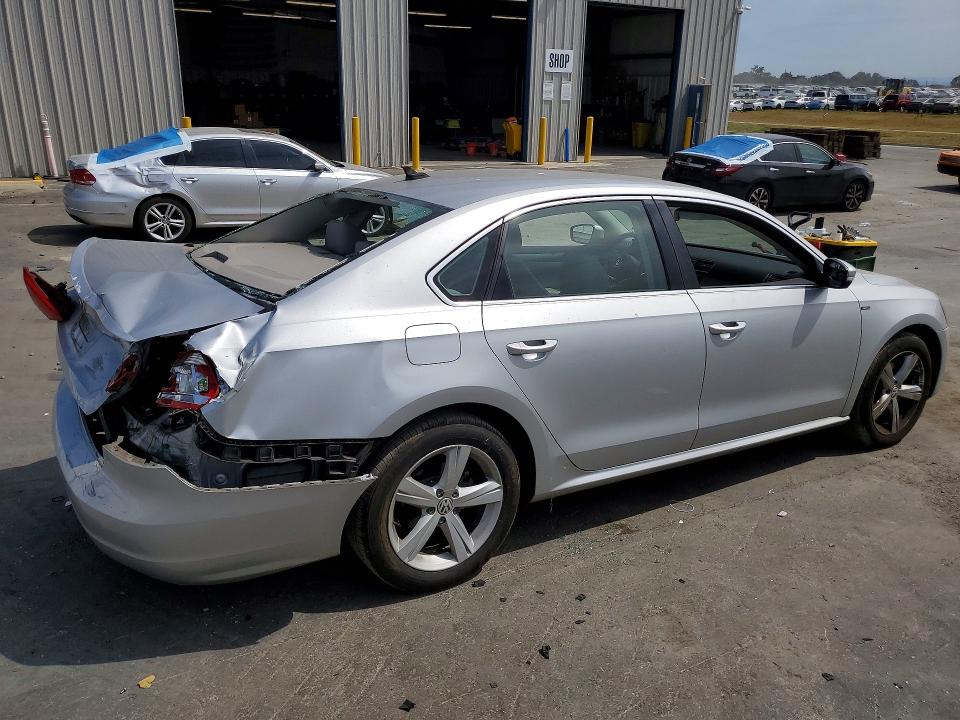 54252286 :رقم المزاد ، 1VWAT7A34FC094742 vin ، 2015 Volkswagen Passat مزاد بيع