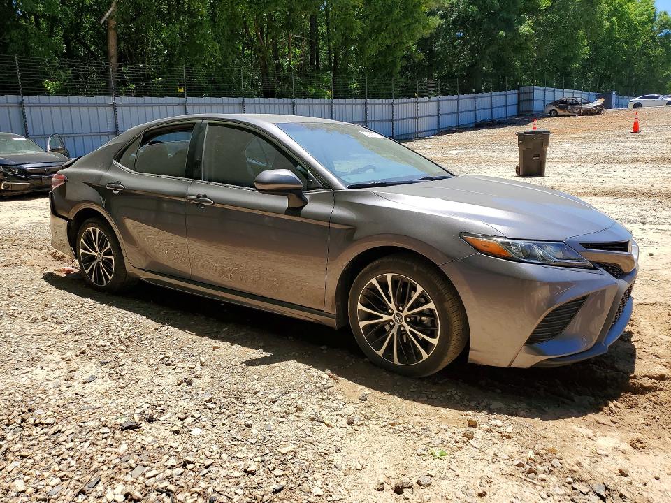 53659206 :رقم المزاد ، 4T1B11HK9JU516137 vin ، 2018 Toyota Camry مزاد بيع