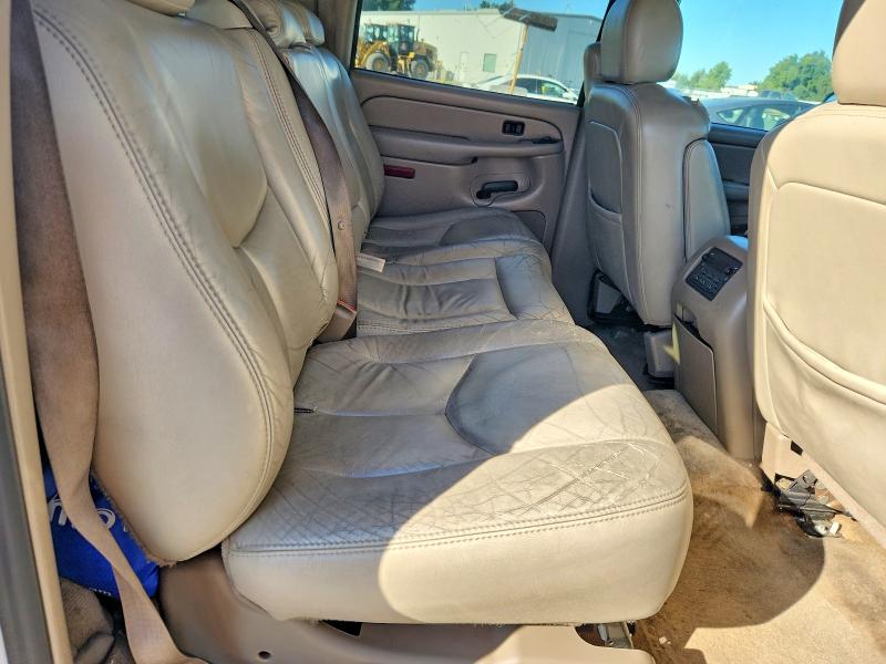53986556 :رقم المزاد ، 1GNEC16T04J157295 vin ، 2004 Chevrolet Suburban مزاد بيع