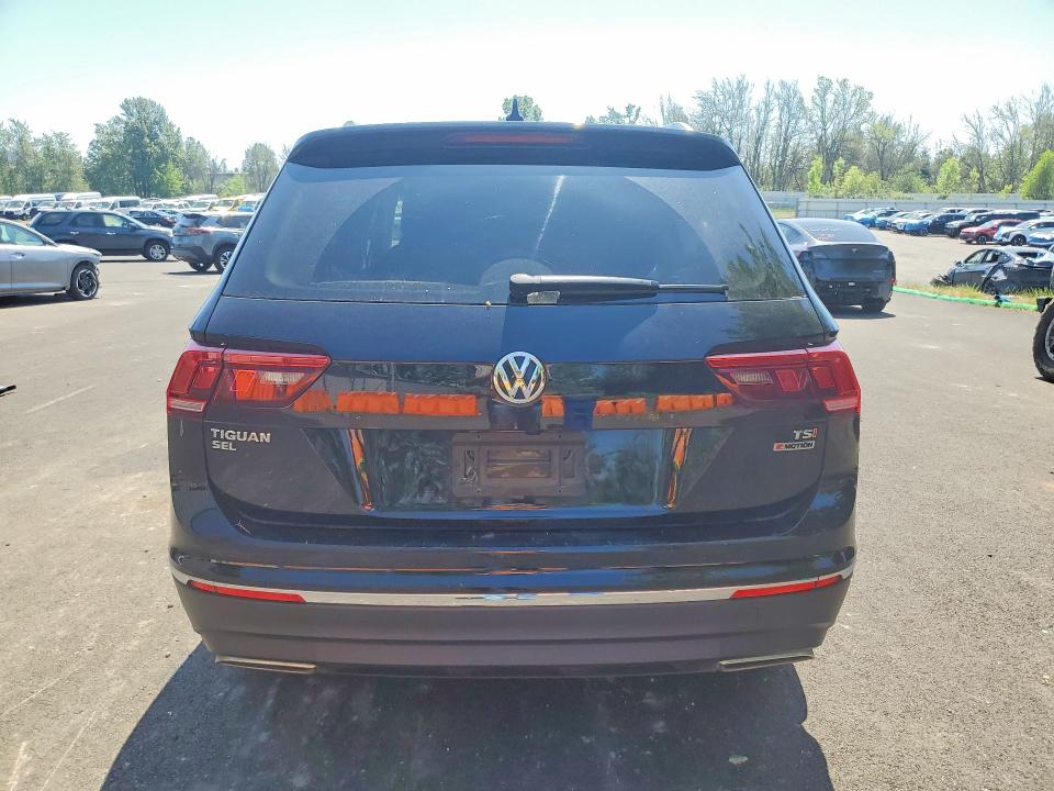 Продажа на аукционе авто 2018 Volkswagen Tiguan, vin: 3VV2B7AX5JM051940, номер лота: 52490576