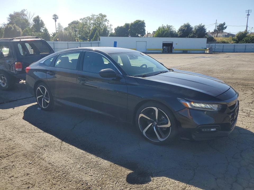 Продажа на аукционе авто 2018 Honda Accord, vin: 1HGCV1F31JA051624, номер лота: 53238086