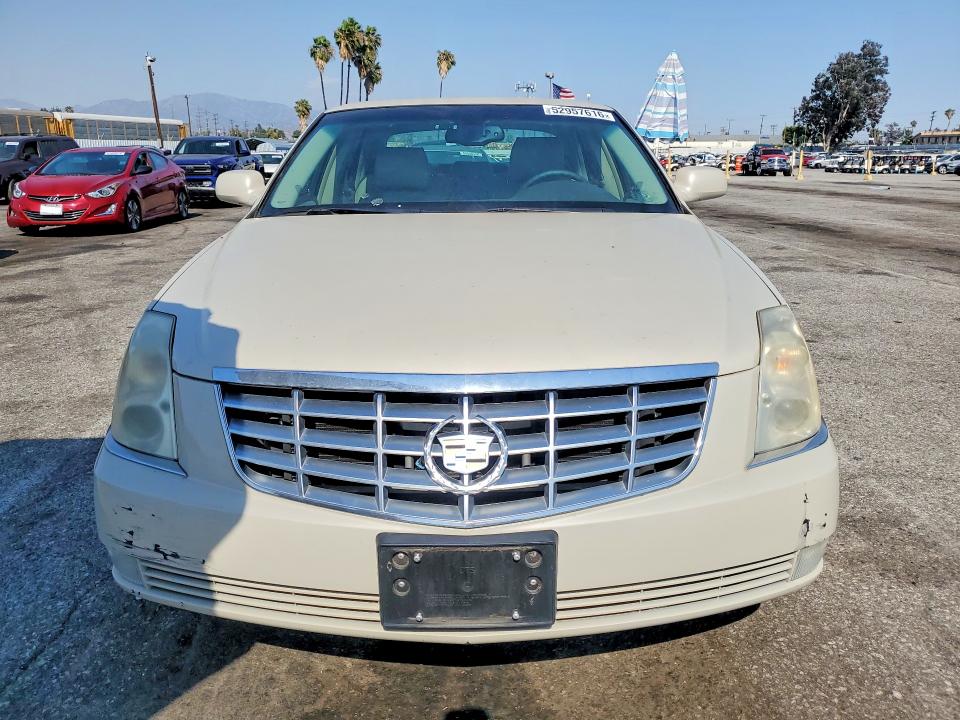 52957616 :رقم المزاد ، 1G6KA5E61BU103636 vin ، 2011 Cadillac Dts مزاد بيع