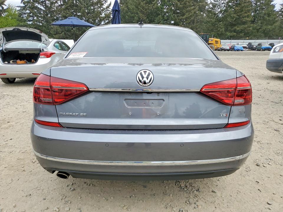 52432246 :رقم المزاد ، 1VWGT7A31HC038433 vin ، 2017 Volkswagen Passat مزاد بيع