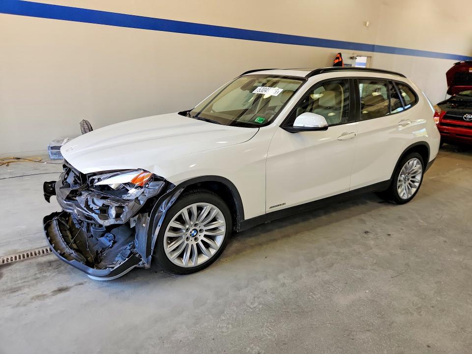 2015 Bmw X1 მანქანა იყიდება აუქციონზე, vin: WBAVM1C54FVW57108, აუქციონის ნომერი: 53045726