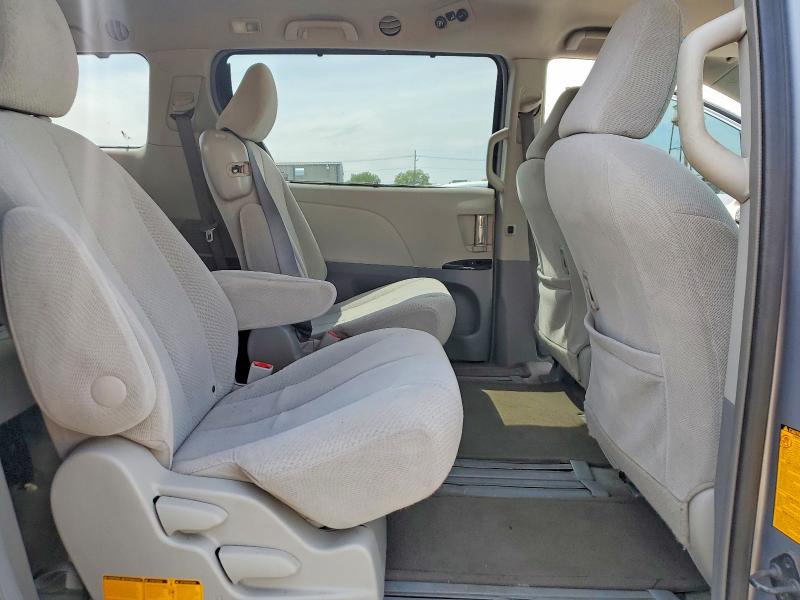 54621566 :رقم المزاد ، 5TDKK3DC1CS192247 vin ، 2012 Toyota Sienna مزاد بيع
