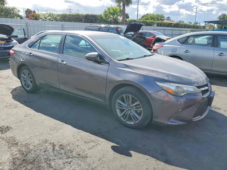 55312506 :رقم المزاد ، 4T1BF1FK4HU306950 vin ، 2017 Toyota Camry مزاد بيع