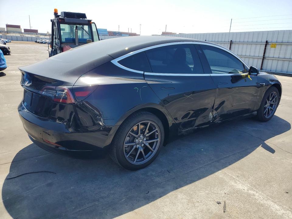 52902826 :رقم المزاد ، 5YJ3E1EA1KF305078 vin ، 2019 Tesla Model 3 مزاد بيع