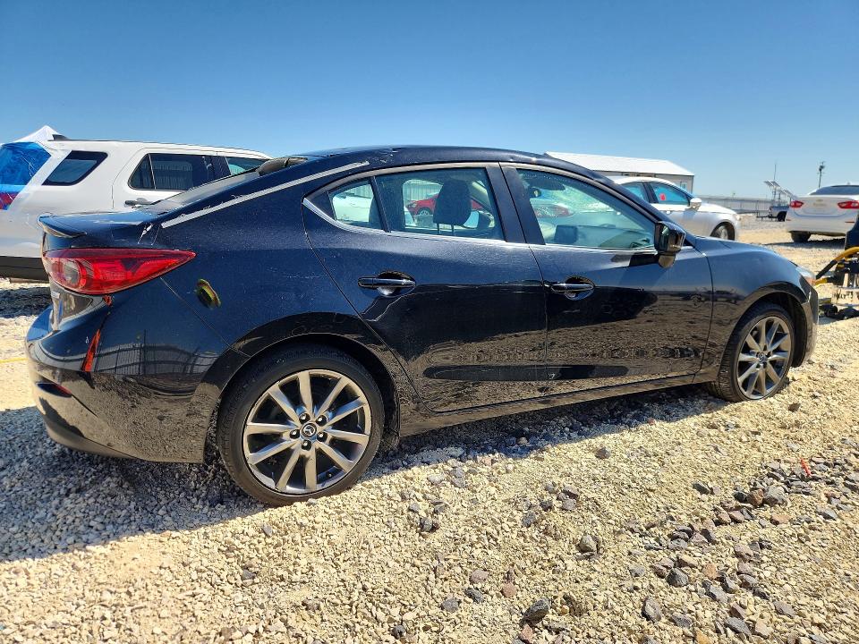 Продажа на аукционе авто 2018 Mazda 3, vin: 3MZBN1V33JM215399, номер лота: 53322406