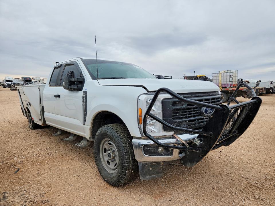 45772266 :رقم المزاد ، 1FT8X3BA9REC90244 vin ، 2024 Ford F350 مزاد بيع