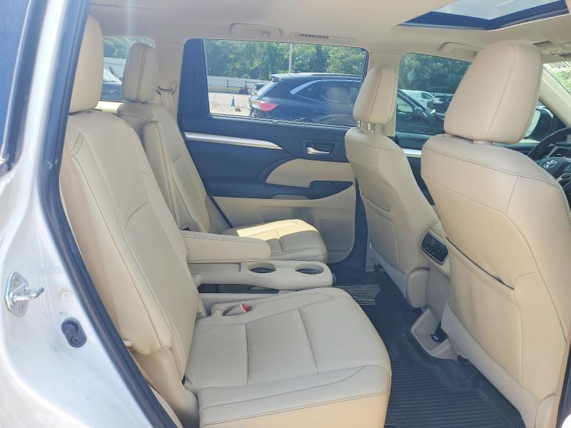 Продажа на аукционе авто 2019 Toyota Highlander, vin: 5TDJZRFH7KS576874, номер лота: 54945106