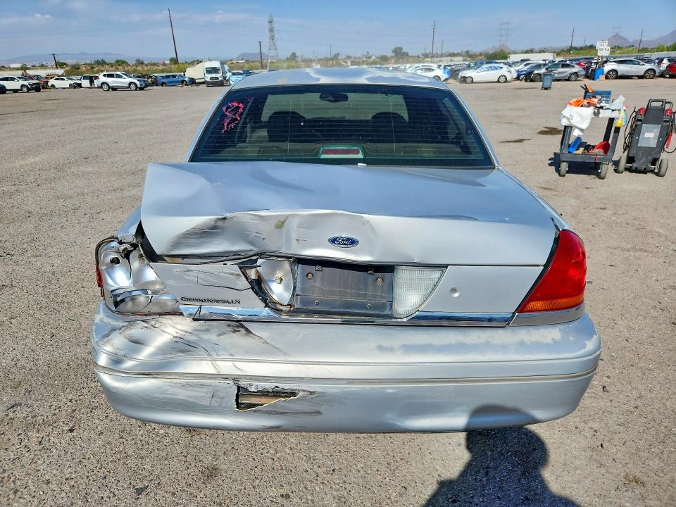 53280046 :رقم المزاد ، 2FAFP74W0YX214325 vin ، 2000 Ford Crown Victoria مزاد بيع