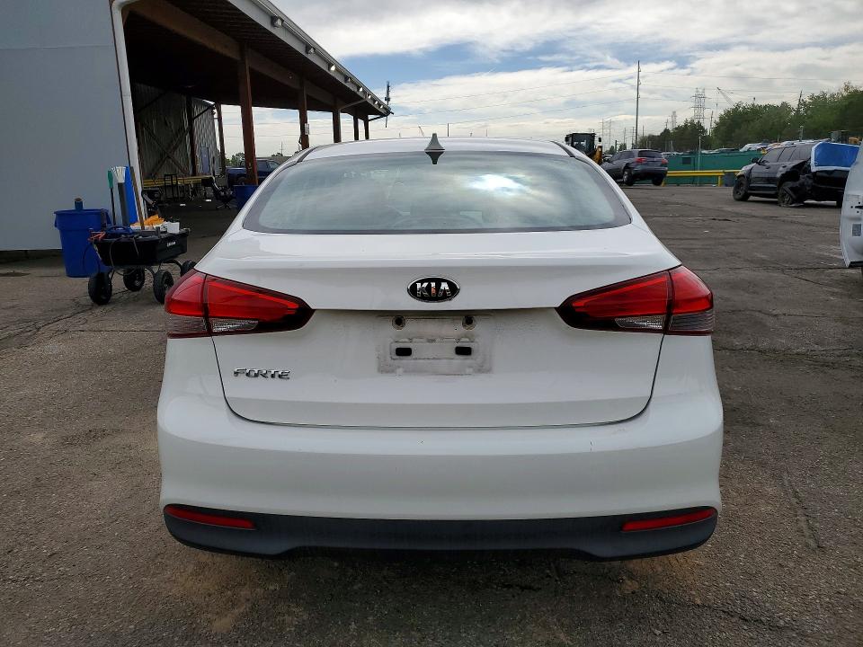 53822426 :رقم المزاد ، 3KPFK4A7XHE144178 vin ، 2017 Kia Forte مزاد بيع