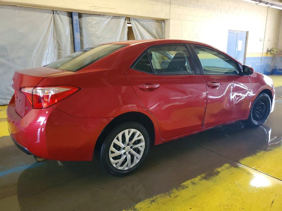 53392976 :رقم المزاد ، 5YFBURHE2HP643615 vin ، 2017 Toyota Corolla مزاد بيع