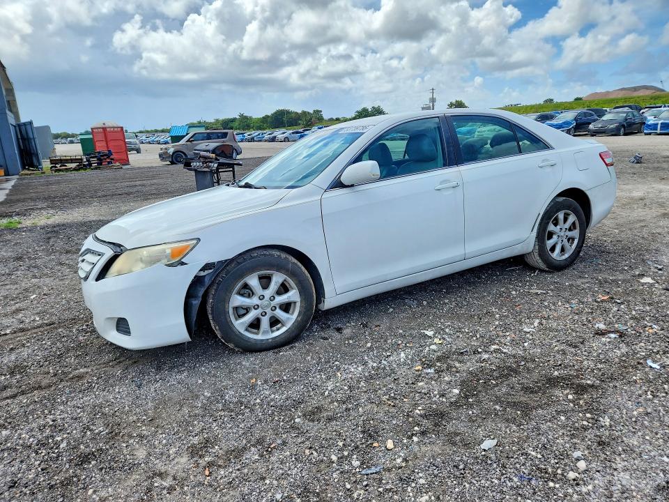 53739786 :رقم المزاد ، 4T1BF3EK0BU673882 vin ، 2011 Toyota Camry مزاد بيع