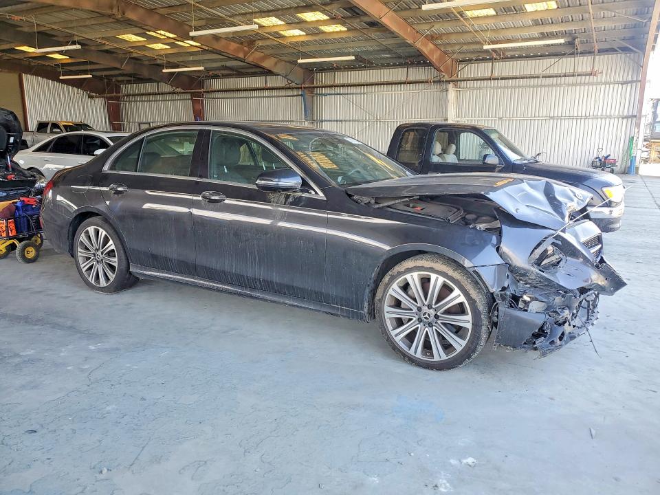55610236 :رقم المزاد ، W1KZF8DB1NB022011 vin ، 2022 Mercedes-benz E مزاد بيع