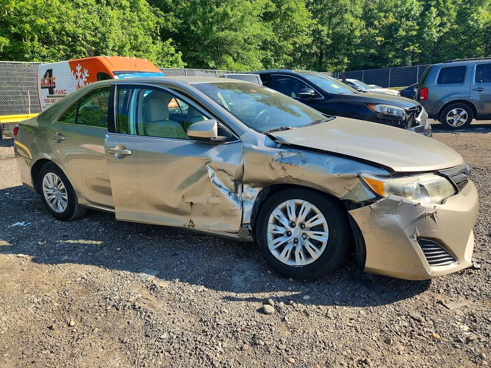 53554216 :رقم المزاد ، 4T4BF1FK8ER390255 vin ، 2014 Toyota Camry مزاد بيع