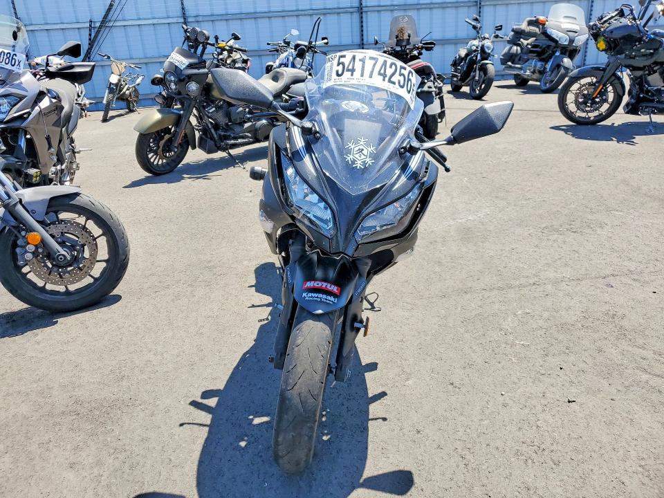 54174256 :رقم المزاد ، JKAEX8B19HDA40844 vin ، 2017 Kawasaki Ex300 مزاد بيع