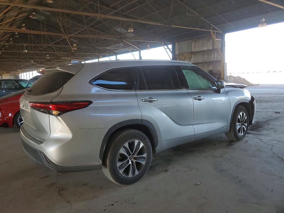 53131856 :رقم المزاد ، 5TDGZRAH4NS546883 vin ، 2022 Toyota Highlander مزاد بيع