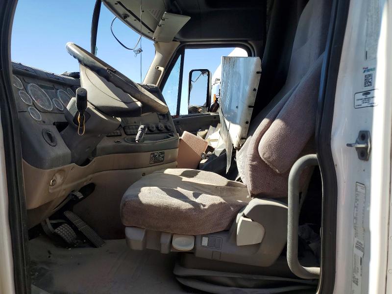 54550336 :رقم المزاد ، 3AKJGLD56FSGM6075 vin ، 2015 Freightliner Cascadia مزاد بيع