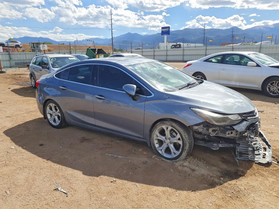 53570016 :رقم المزاد ، 1G1BF5SM8J7143591 vin ، 2018 Chevrolet Cruze مزاد بيع