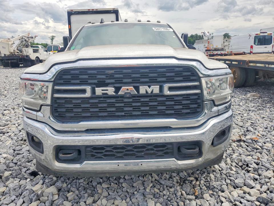 54471996 :رقم المزاد ، 3C7WRTCL4NG103046 vin ، 2022 Ram 3500 مزاد بيع