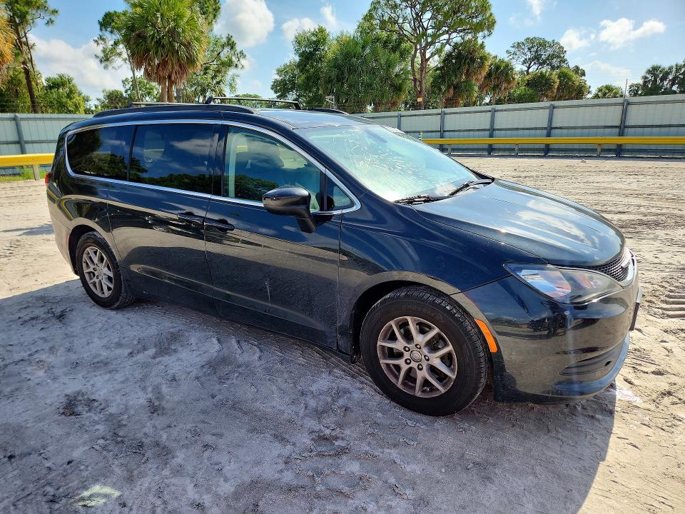 55510596 :رقم المزاد ، 2C4RC1DG5HR513175 vin ، 2017 Chrysler Pacifica مزاد بيع