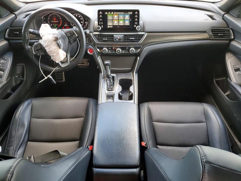 55615896 :رقم المزاد ، 1HGCV1F3XJA252535 vin ، 2018 Honda Accord مزاد بيع