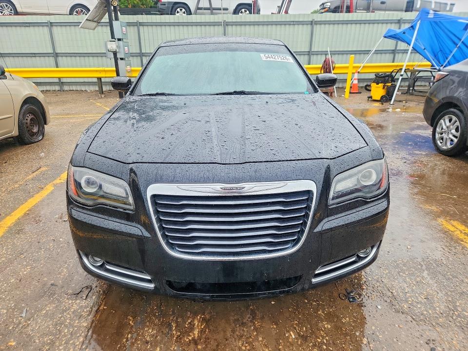 2013 Chrysler 300 მანქანა იყიდება აუქციონზე, vin: 2C3CCABG2DH527449, აუქციონის ნომერი: 54427526