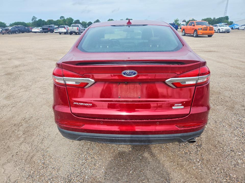 54683626 :رقم المزاد ، 3FA6P0HD5KR132385 vin ، 2019 Ford Fusion مزاد بيع