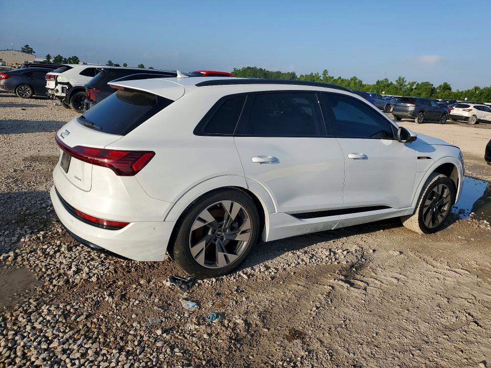 Продаж на аукціоні авто 2022 Audi E-tron, vin: WA1AAAGE6NB012586, номер лоту: 54344516