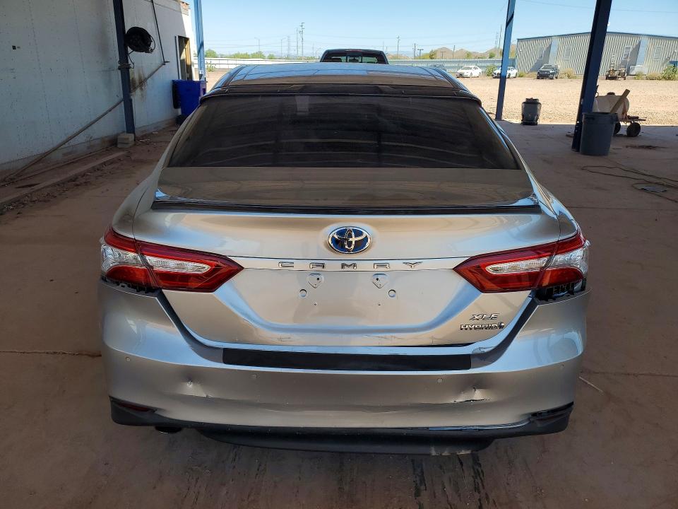 2018 Toyota Camry Hybrid მანქანა იყიდება აუქციონზე, vin: 4T1B21HK9JU504423, აუქციონის ნომერი: 53592376