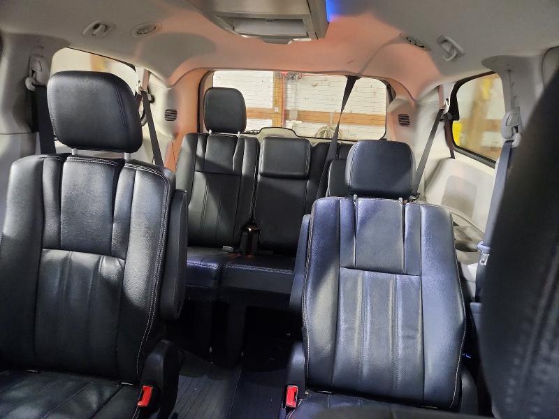 2015 Chrysler Town & Country მანქანა იყიდება აუქციონზე, vin: 2C4RC1BG0FR588558, აუქციონის ნომერი: 51979386
