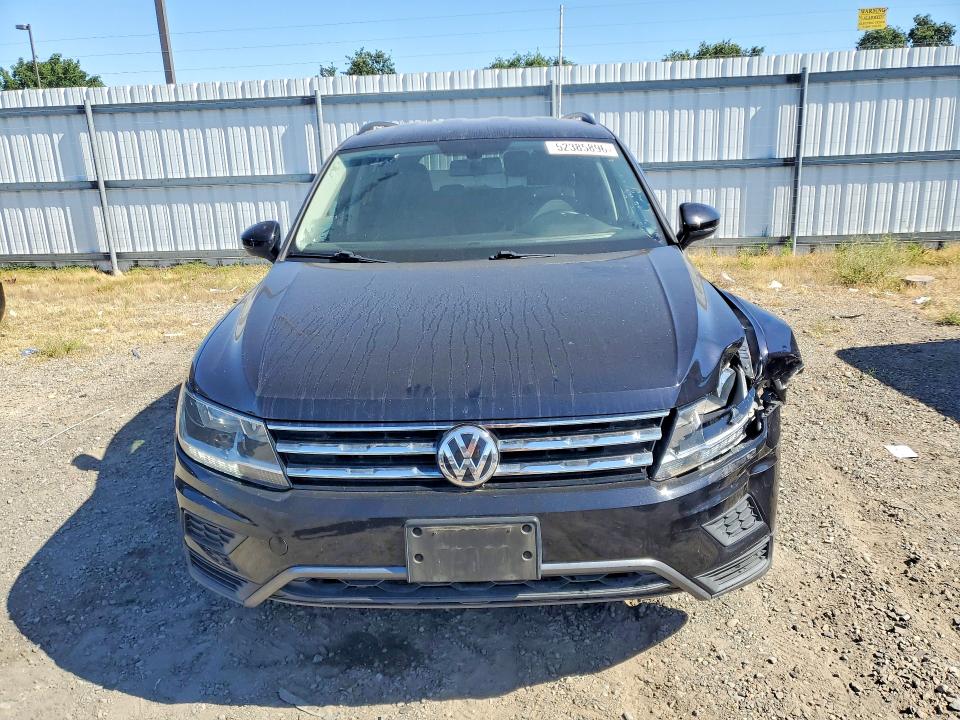52385896 :رقم المزاد ، 3VV3B7AX9JM210298 vin ، 2018 Volkswagen Tiguan مزاد بيع