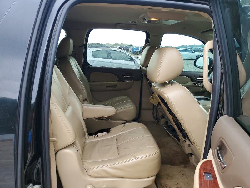 52392736 :رقم المزاد ، 1GNSCJE06BR103945 vin ، 2011 Chev Suburban مزاد بيع