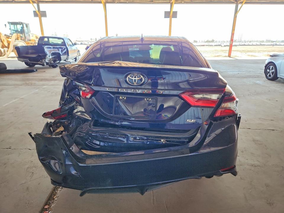 54651116 :رقم المزاد ، 4T1S11AK0MU613886 vin ، 2021 Toyota Camry مزاد بيع