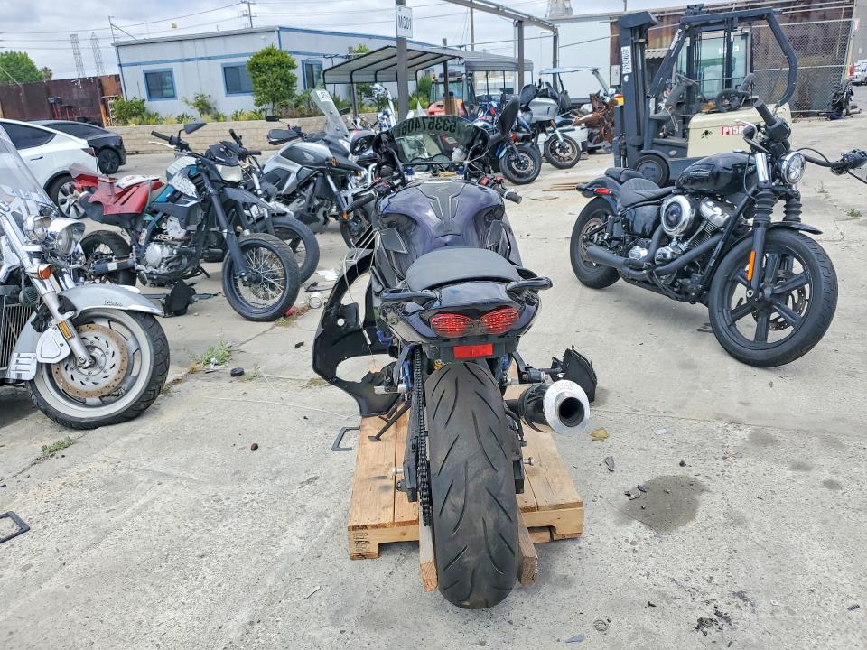 Продажа на аукционе авто 2000 Kawasaki Zx900, vin: JKAZX2E17YA001355, номер лота: 53357406