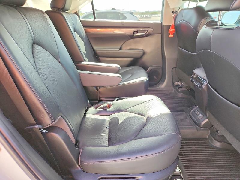 Auction sale of the 2022 Toyota Highlander, vin: 5TDEBRCH7NS104916, lot number: 54817146